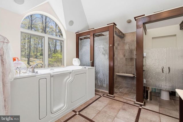 2094 AQUETONG RD, New Hope, PA 18938
