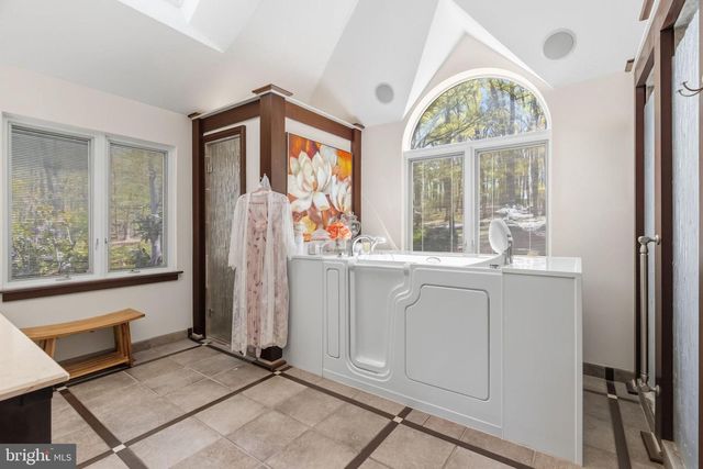 2094 AQUETONG RD, New Hope, PA 18938