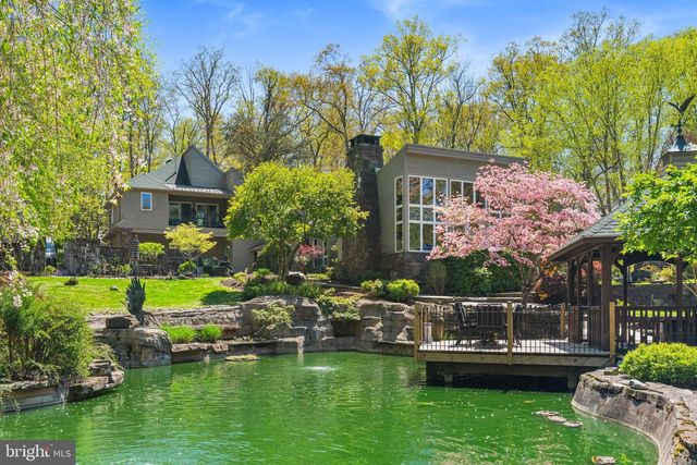 2094 AQUETONG RD, New Hope, PA 18938