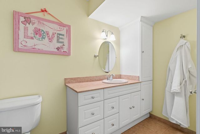 2094 AQUETONG RD, New Hope, PA 18938