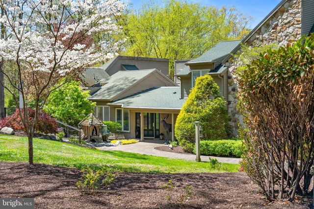 2094 AQUETONG RD, New Hope, PA 18938
