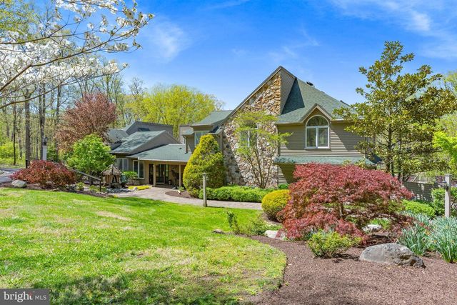 2094 AQUETONG RD, New Hope, PA 18938