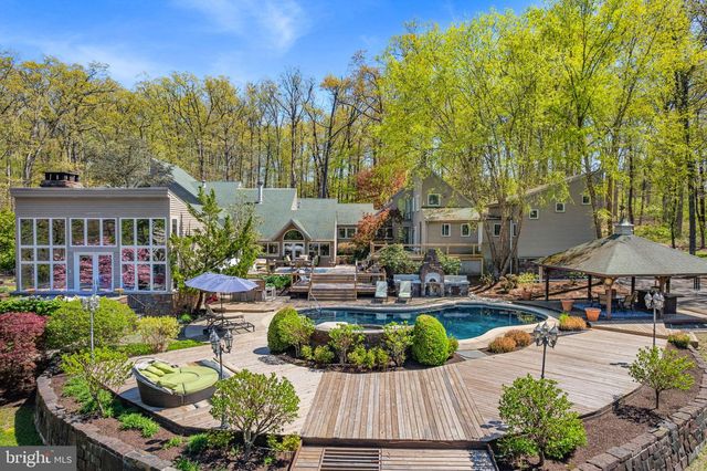 2094 AQUETONG RD, New Hope, PA 18938