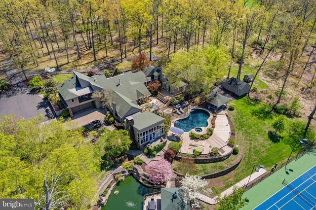2094 AQUETONG RD, New Hope, PA 18938