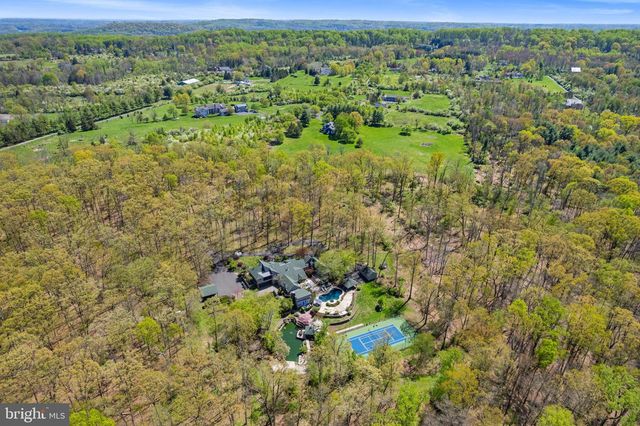 2094 AQUETONG RD, New Hope, PA 18938