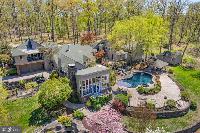 2094 AQUETONG RD, New Hope, PA 18938