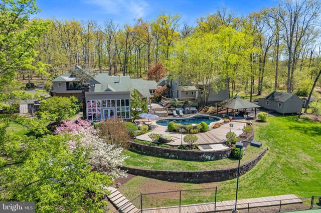 2094 AQUETONG RD, New Hope, PA 18938