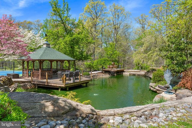 2094 AQUETONG RD, New Hope, PA 18938