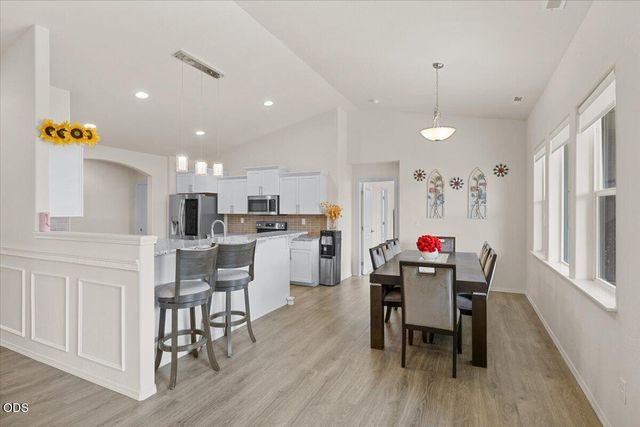 1633 Dragon Tail Place, Medford, OR 97504