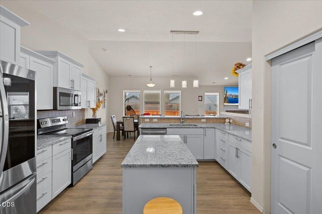 1633 Dragon Tail Place, Medford, OR 97504