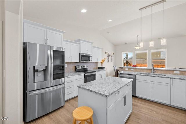 1633 Dragon Tail Place, Medford, OR 97504