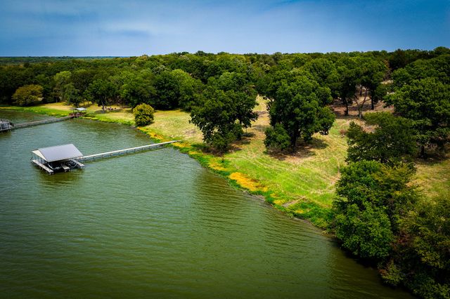 2085 S Oaks Lane, Lone Oak, TX 75453