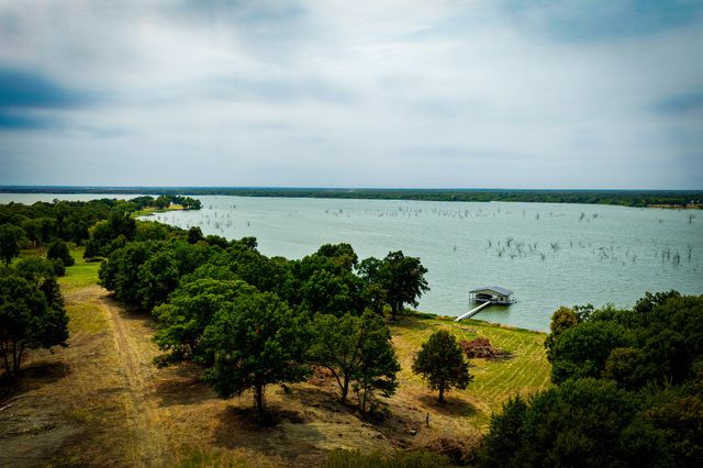 2085 S Oaks Lane, Lone Oak, TX 75453