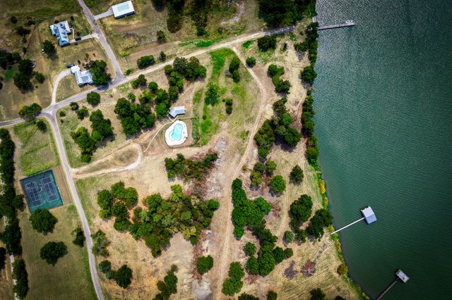 2085 S Oaks Lane, Lone Oak, TX 75453
