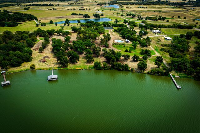 2085 S Oaks Lane, Lone Oak, TX 75453