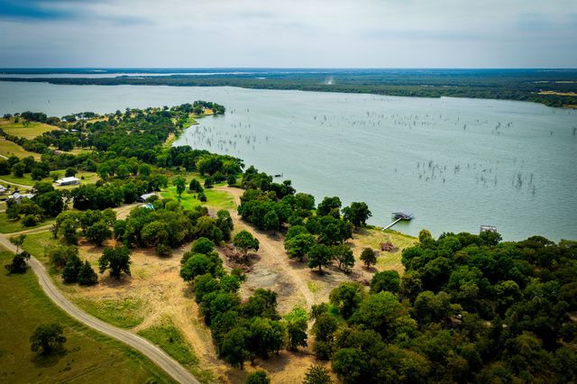2085 S Oaks Lane, Lone Oak, TX 75453