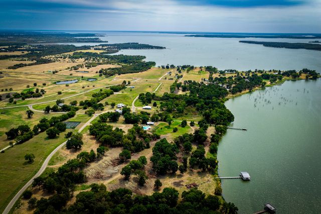 2085 S Oaks Lane, Lone Oak, TX 75453