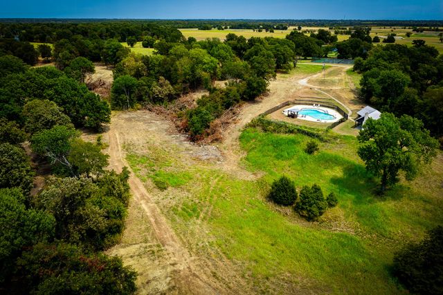 2085 S Oaks Lane, Lone Oak, TX 75453
