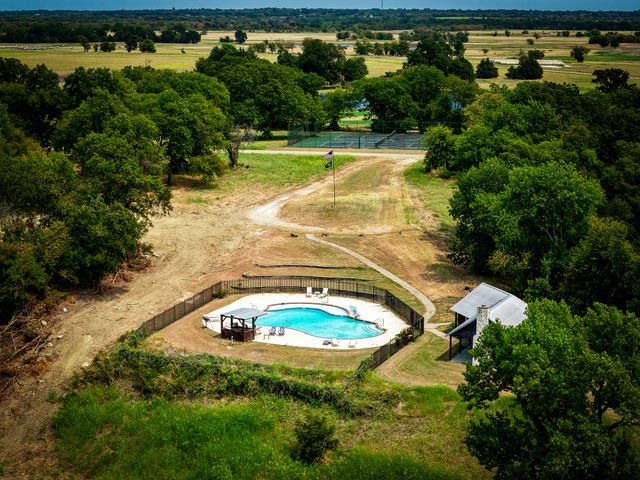 2085 S Oaks Lane, Lone Oak, TX 75453