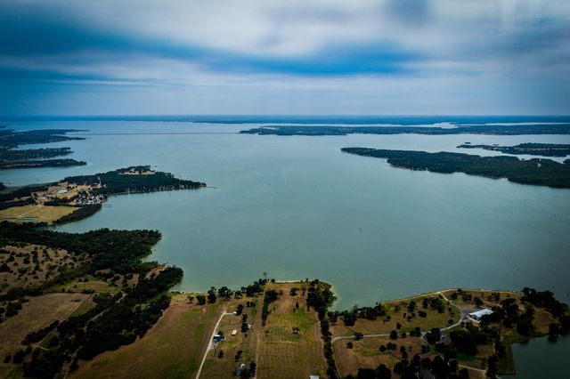 2085 S Oaks Lane, Lone Oak, TX 75453