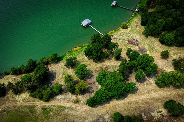 2085 S Oaks Lane, Lone Oak, TX 75453
