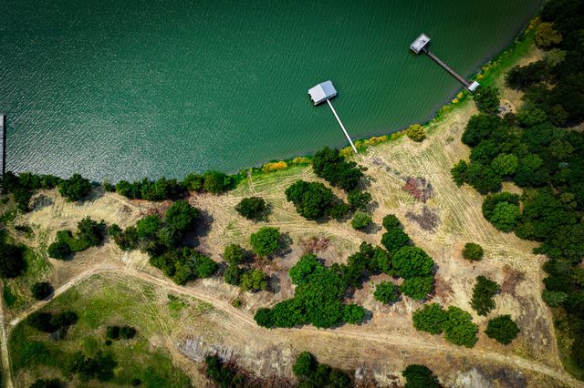 2085 S Oaks Lane, Lone Oak, TX 75453