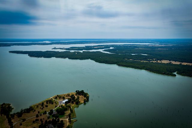 2085 S Oaks Lane, Lone Oak, TX 75453