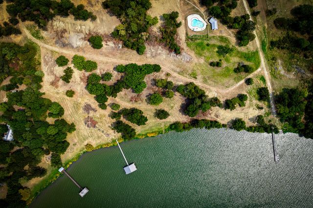2085 S Oaks Lane, Lone Oak, TX 75453
