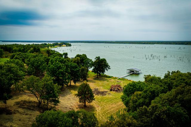 2085 S Oaks Lane, Lone Oak, TX 75453