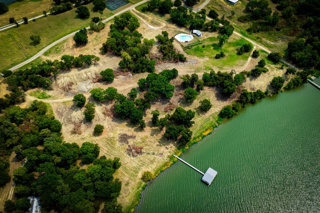 2085 S Oaks Lane, Lone Oak, TX 75453