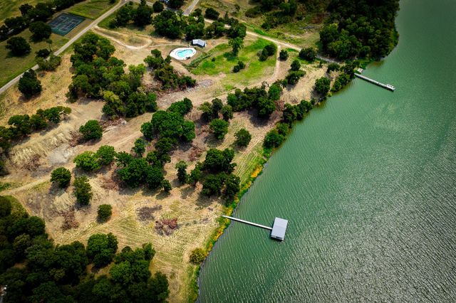 2085 S Oaks Lane, Lone Oak, TX 75453