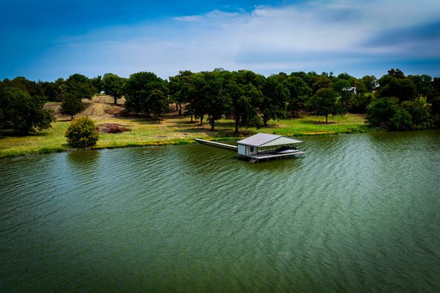 2085 S Oaks Lane, Lone Oak, TX 75453