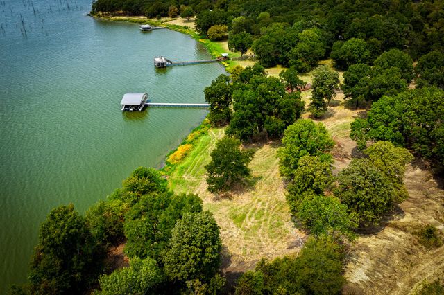 2085 S Oaks Lane, Lone Oak, TX 75453