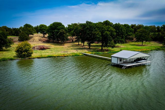 2085 S Oaks Lane, Lone Oak, TX 75453