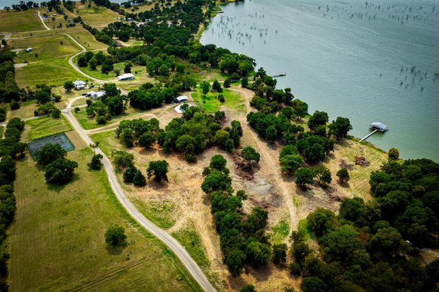 2085 S Oaks Lane, Lone Oak, TX 75453