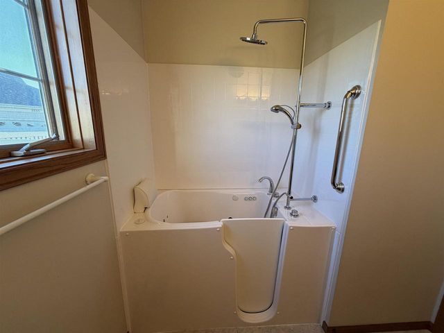 3331 N Stone Creek Circle, Madison, WI 53719