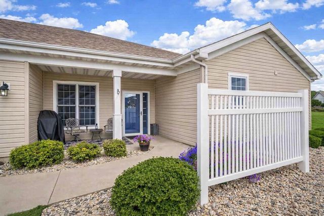 3331 N Stone Creek Circle, Madison, WI 53719