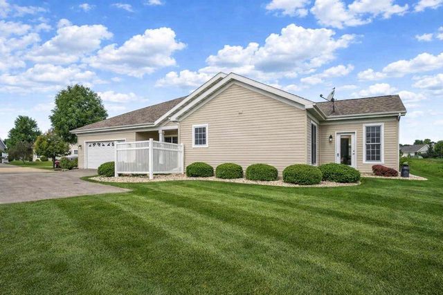 3331 N Stone Creek Circle, Madison, WI 53719