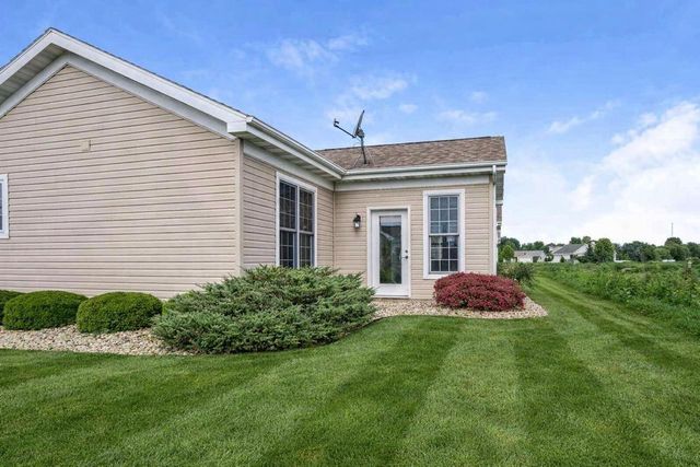 3331 N Stone Creek Circle, Madison, WI 53719