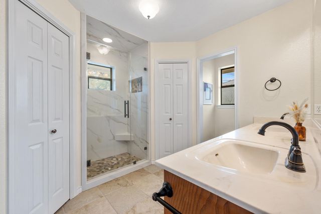 525 Hays Country Acres RD, Dripping Springs, TX 78620