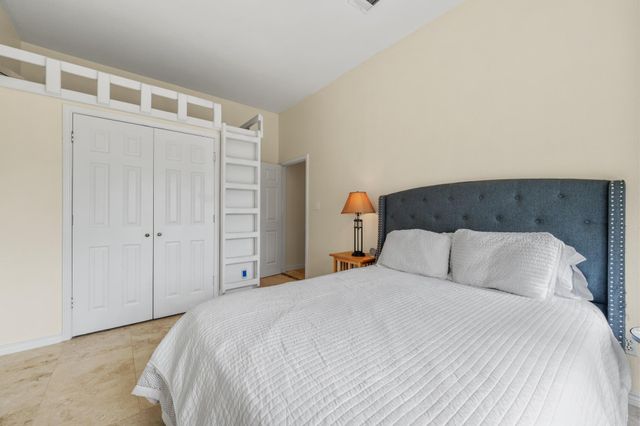 525 Hays Country Acres RD, Dripping Springs, TX 78620