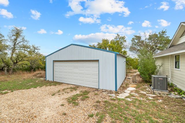 525 Hays Country Acres RD, Dripping Springs, TX 78620