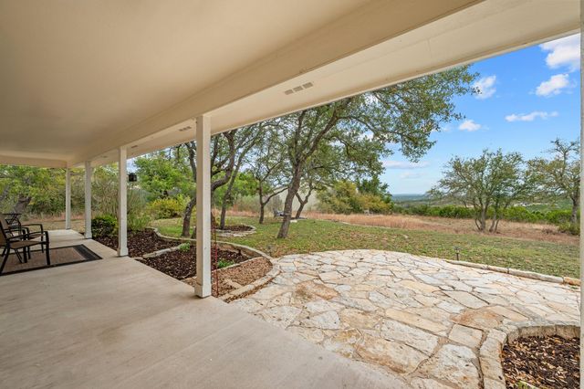 525 Hays Country Acres RD, Dripping Springs, TX 78620