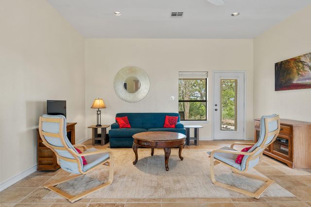 525 Hays Country Acres RD, Dripping Springs, TX 78620