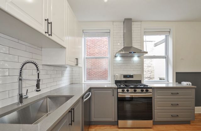 1314 W Argyle Street 3, Chicago, IL 60640