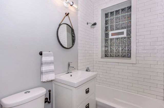 1314 W Argyle Street 3, Chicago, IL 60640