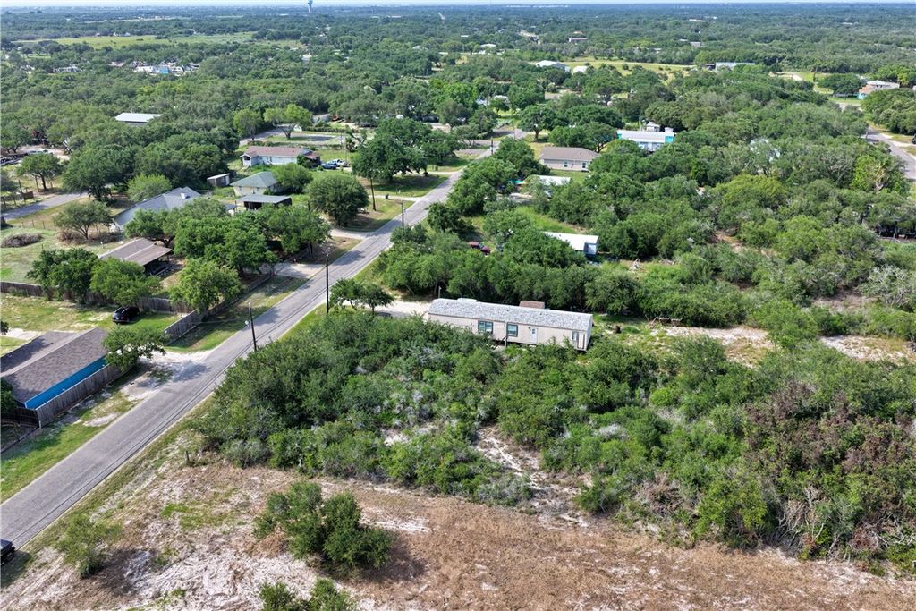 1032 San Antonio, Rockport, TX 78382 — photo 2