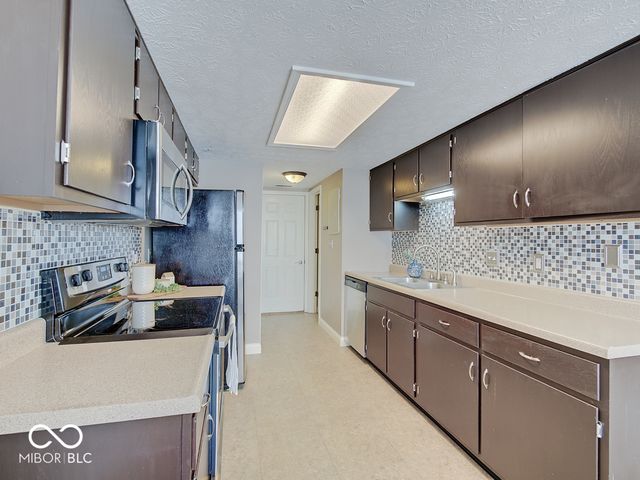 7424 Castleton Farms North Drive, Indianapolis, IN 46256