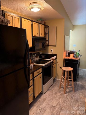 6417 Holly Knoll Drive, Charlotte, NC 28227