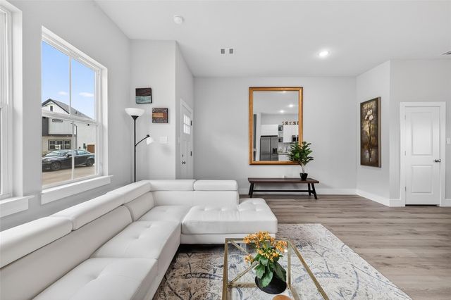 6702 Metro Blvd 2, Houston, TX 77083